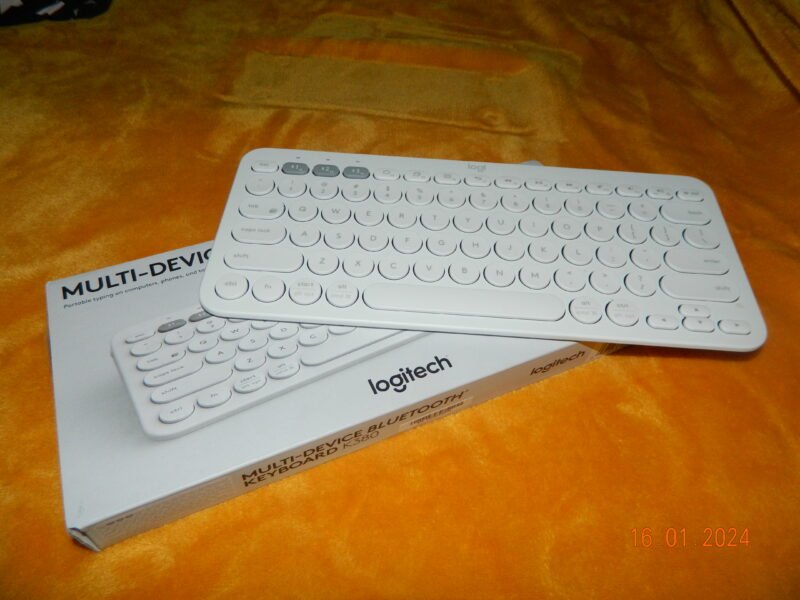 LOGITECH- Multi-Device Bluetooth Keyboard K380