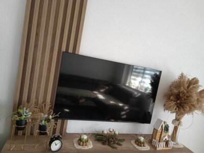 Телевизор со тенок екран Sumsung